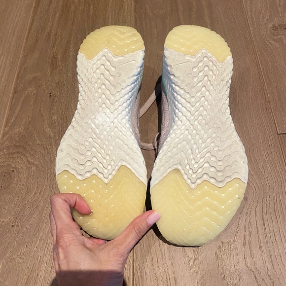 Nike Epic React Flyknit 2 in moon particle with teal tint, women’s size 6 - Picture 8 of 15